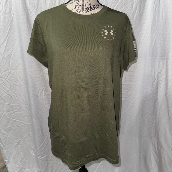 Under Armour Tops - T-Shirt